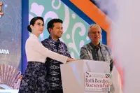 7 Potret Arumi Bachsin di Pembukaan Event Batik, Tampil Cantik Menawan - Padu Padan Outfitnya Dipuji Netizen