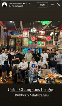 7 Potret Asiknya El Rumi dan Rizky Nazar Main PS Bareng
