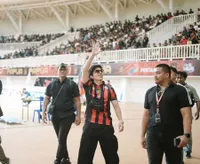 7 Potret Atta Halilintar Datang ke Papua untuk Liga Futsal Nasional, Disambut Baik dan Meriah di Stadion