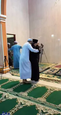 7 Potret Atta Halilintar Diminta Jadi Imam Sholat di Ponpes, Imami Puluhan Ribu Jamaah