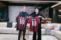 7 Potret Atta Halilintar Undang Keisuke Honda ke Rumahnya, Makan Rendang & Sambal Balado