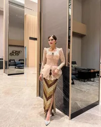 7 Potret Audi Marissa Jadi Bridesmaid di Pernikahan Ochi Rosdiana, Pancarkan Aura Mahal Pakai Kebaya