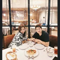 7 Potret Audy Item Makan Malam Mewah Berdua dengan Iko Uwais, Santap Steak sambil Nikmati Pemandangan Kota - Tetap Mesra Bak Pasangan Kasmaran