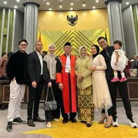 7 Potret Ayah Mertua Danang Pradana Dilantik Sebagai Ketua Pengadilan Tinggi Banten, Keluarga Besar Hadir di Momen Sumpah Jabatan