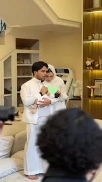 7 Potret Baby Arash Anak Aaliyah Massaid Botak Setelah Aqiqah, Bikin Gemas Meski Wajah Masih Dirahasiakan