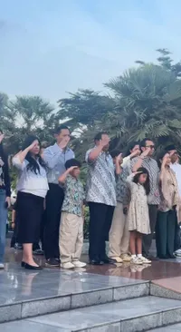 7 Potret Baby Bump Annisa Pohan yang Makin Besar Saat Nyekar Bareng Keluarga ke Makam Ani Yudhoyono