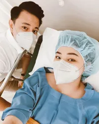 7 Potret Baby Pierce Anak Billy Davidson yang Baru Lahir, Gaya Rambut dan Wajah Gantengnya Jadi Sorotan
