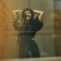 7 Potret Bahagia Widi Mulia Akhirnya Bisa Kembali ke Studio Rekaman, Segera Rilis Single Anyar