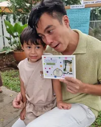 7 Potret Baim Wong Temani Anak Masuk Sekolah, Caption Singkatnya Dicibir Netizen