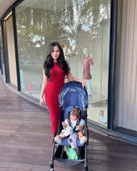 7 Potret Bella Bonita Tetap Tampil Modis saat Momong Cunda, Gayanya Tak Seperti Ibu Satu Anak