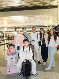 7 Potret Bella Shofie Liburan Bareng Keluarga Lengkap, Ternyata Punya 3 Anak Sambung