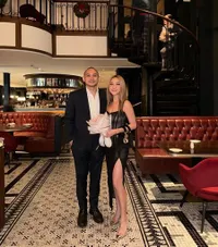 7 Potret Bunga Citra Lestari dan Tiko Aryawardhana Makan Malam Mewah Bersama, Romantis Dapat Seikat Bunga Pink - Gaunnya Jadi Sorotan