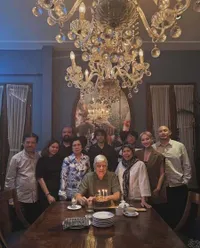 7 Potret Bunga Citra Lestari Rayakan Ulang Tahun Ayah Ashraf Sinclair di Jakarta, Tiko Aryawardhana Turut Hadir 
