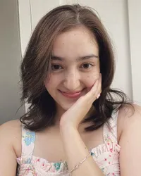 7 Potret Cantik Ranty Maria Dengan Freckles di Wajahnya, Bule Banget Lho
