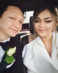 7 Potret Cantik Rina Nose di Hari Pernikahan, Pakai Gaun Rancangan Ivan Gunawan