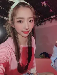 7 Potret Cantik Shin Minah Eks ILUV, Dipaksa Tonton Video Seks Member Botopass Hingga Nyaris Bunuh Diri