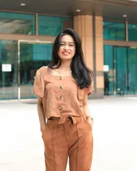 7 Potret Cantik Ulfi Anak Elly Sugigi, Pintar Berpose Bak Model