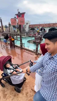 7 Potret Chand Kelvin Ajak Istri dan Anak Liburan di Korea Selatan, Jajal Pakai Hanbok