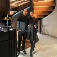 7 Potret Chef Juna Rayakan Ulang Tahun Kekasihnya dengan Kejutan Manis, Makan Malam Mewah Berdua - Malu-Malu Saat Nyanyi