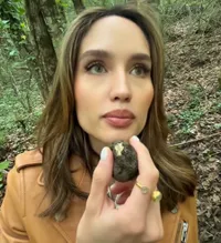 7 Potret Cinta Laura Jelajah Kroasia Usai Cannes, Pertama Kali Cari Jamur Truffle Bareng Arya Vasco