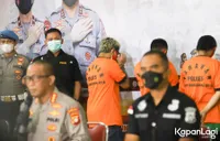 7 Potret Coki Pardede Usai Ditetapkan Sebagai Tersangka, Pakai Baju Tahanan dengan Tangan Diborgol - Minta Maaf