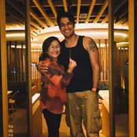 7 Potret Cornelio Sunny Sebut Ratu Sofya 'Istri', Netizen Semakin Menduga Sudah Menikah