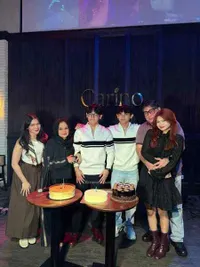 7 Potret Davina Karamoy Rayakan Ulang Tahun Kakak Kembarnya, Tampil Cantik dengan Outfit Kasual