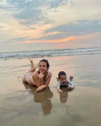 7 Potret Dea Ananda saat Momong Anak, Kini Bahagia Jadi Ibu Siaga