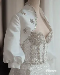 7 Potret Detail Gaun Resepsi Margin Wieheerm yang Mewah, Gemerlap Penuh Permata - Bak Princess dengan Rompi Cantik