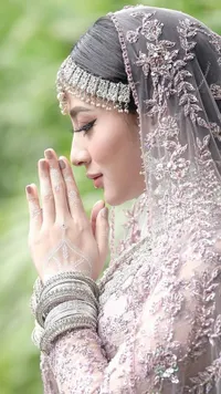 7 Potret Detail Make Up Margin Wieheerm di Momen Pengajian Pranikah, Cantik Banget Bak Boneka India