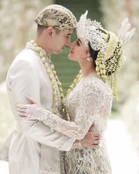 7 Potret Detail Make Up Margin Wieheerm Saat Akad Nikah, Cantik Dibilang Mirip Ariel Tatum - Lipstiknya Dipuji Agnez Mo