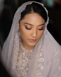 7 Potret Detail Make Up Putri Tanjung di Momen Pengajian Jelang Akad Nikah, Sederhana dan Elegan - Guinandra: Cantik Banget Calon Istriku!