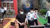 7 Potret Detik-Detik Ridho Rhoma Bebas dari Penjara di Hari Raya Idul Fitri, Ingin Segera Temui Orangtua - Bakal Rilis Single Baru