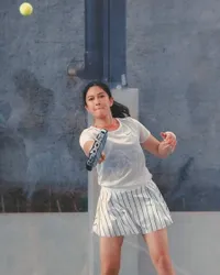 7 Potret Dian Sastrowardoyo Asyik Main Padel, Tetap Cantik Meski Sedang Bercucuran Keringat - Outfit Olahraganya Tetap Fashionable