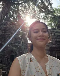 7 Potret Dian Sastrowardoyo Liburan Bareng Suami ke Angkor Wat, Belajar Sejarah Hingga Pertanyakan Jamu