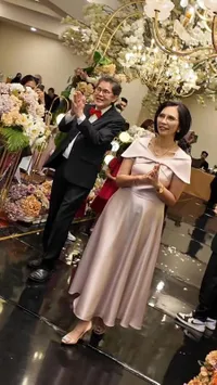 7 Potret dr. Boyke Rayakan 40 Tahun Menikah, Pilih Bertahan dan Tumbuh Bersama Istri