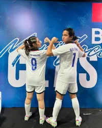 7 Potret Dul Jaelani & Tissa Biani Main Mini Soccer Satu Tim, Cium Tangan El Rumi yang Jadi Lawan