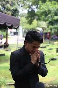 7 Potret Dwi Andhika Kenang Omelan Eyang Titiek Puspa, Dapat Wejangan Agar Jadi Seniman Serba Bisa