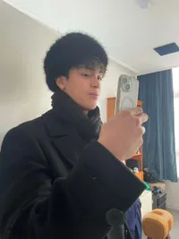 7 Potret Eddy Meijer Anak Maudy Koesnaedi yang Makin Ganteng