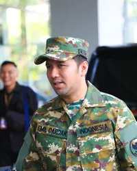 7 Potret Emil Dardak Retret di Magelang, Arumi Bachsin Ngaku Halu Dikit Berasa Lihat Oppa Korea Wamil