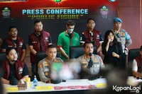 7 Potret Fachri Albar Akui Semua Barang Bukti Narkoba Miliknya saat Ditangkap Sendirian