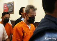 7 Potret Fariz RM Dijenguk Rekan-Rekannya, Terlihat Ceria dan Minta Dibawakan Buku