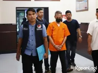 7 Potret Fariz RM Pakai Baju Tahanan, Jadi Tersangka Penyalahgunaan Narkoba: Mengaku Menyesal dan Minta Maaf