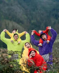 7 Potret Felicya Angelista & Caesar Hito Bikin Foto Keluarga Teletubbies di Bukit Teletubbies Bromo, Kompak Pakai Kostum