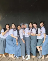 7 Potret Felicya Angelista Buka Puasa bersama para Sahabat, Kompak Kenakan Seragam SMA - Masih Cantik Bak Remaja Meski Sudah Berkeluarga 