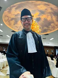 7 Potret Ferry Salim Jalani Sumpah Advokat, Ingin Bermanfaat Bagi Banyak Orang