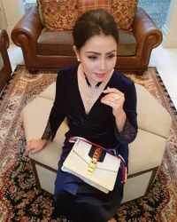 7 Potret Foto Mayangsari di Ruang Tamu Rumahnya, Elegan & Mewah