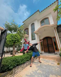 7 Potret Frans Faisal Kakak Fuji Beli Rumah Baru, Bukti Sekeluarga Sukses Semua