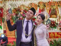 8 Potret Fuji Ungkap Kisah Cinta Frans Faisal dan Indah, Sudah Diprediksi Berjodoh oleh Mendiang Vanessa Angel Sejak 2020 - Berawal dari Kelola Bisnis Bareng