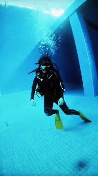 7 Potret Fuji yang Ngaku Tak Bisa Renang Tapi Justru Jajal Scuba Diving